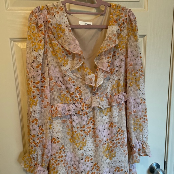 Versona Long Floral Dress. - Picture 2 of 3